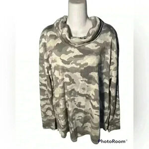 Women’s Jane and Delancey Camo Cowl Neck Pull Over, Large‎